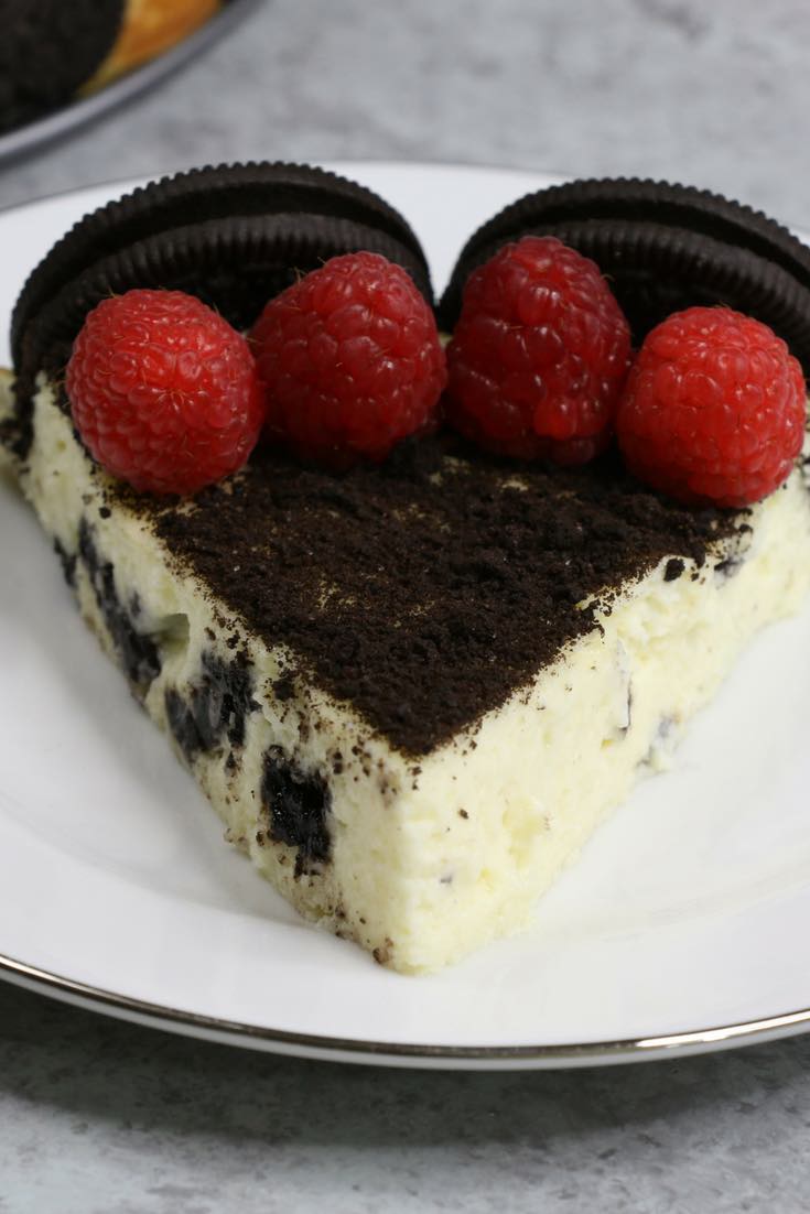 The Ultimate Oreo Cheesecake – the easiest and most beautiful cake topped with cookies and cream crumbs and fresh raspberries. All you need is a few simple ingredients: oreo cookies, cream cheese, sugar, vanilla, eggs, sour cream and raspberries. Great for dessert, brunch, birthday parties or Mother’s Day. Video recipe. | tipbuzz.com