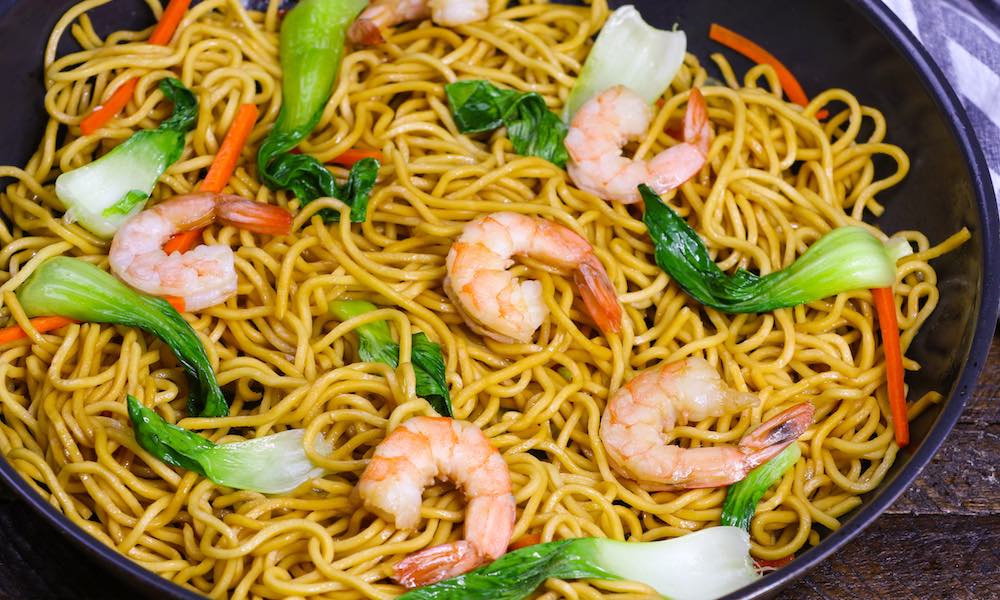 This Shrimp Chow Mein is a quick and easy one pot meal, loaded with sizzling shrimp, flavorful vegetables and fried noodles. It’s so delicious and you will find yourself making it again and again as a quick weeknight dinner!