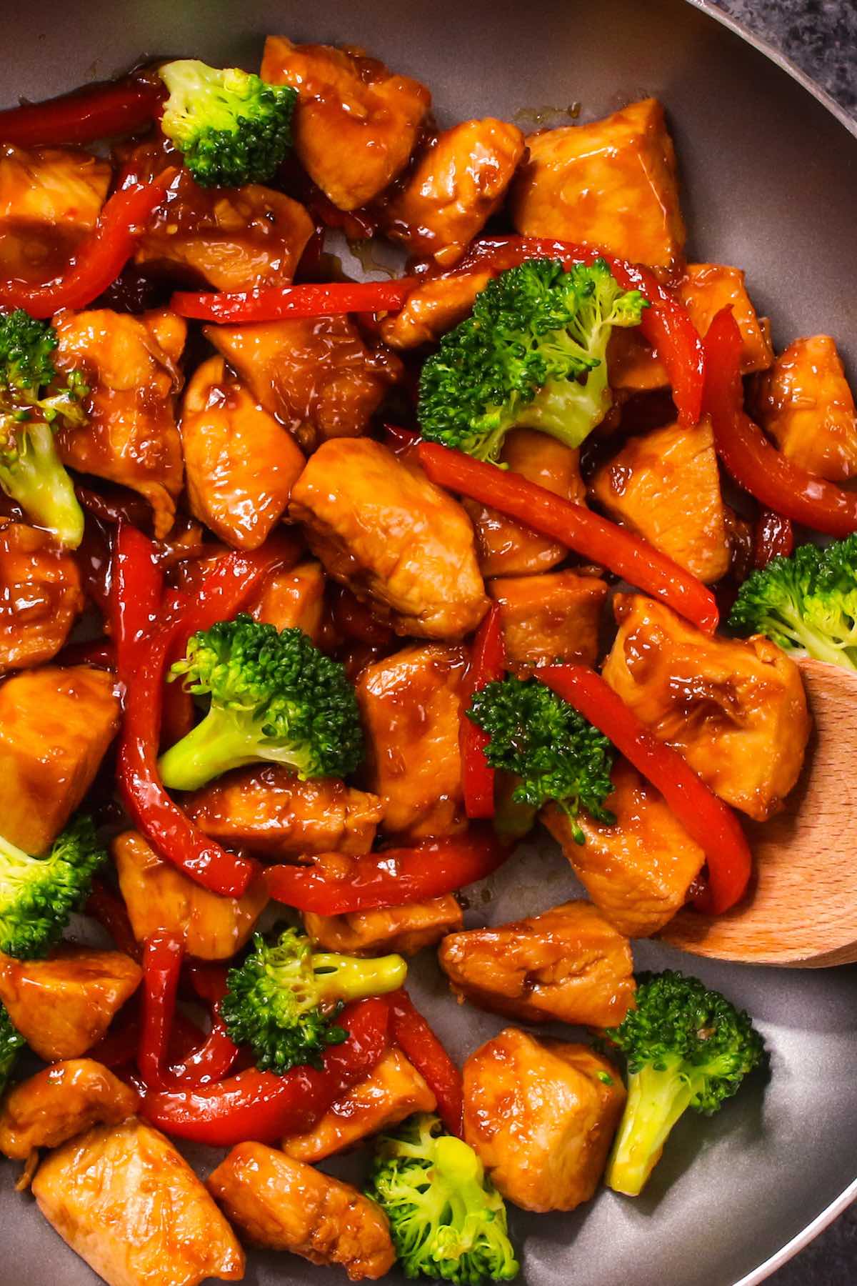 Sticky Honey Garlic Chicken is a simple and fast stir-fry where tender chicken is coated with the 5-ingredient honey garlic sauce. This easy chicken dinner will be on your table in 15 minutes.